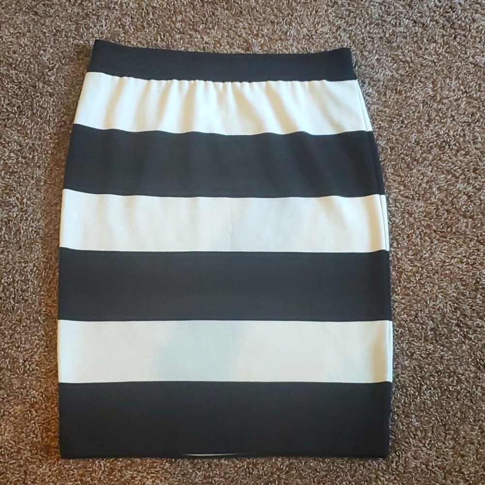 Black and white striped pencil skirt